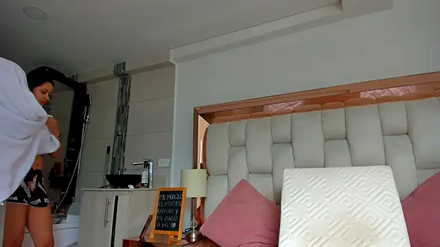 Snapshot of emilyparkerr01 chatting on 15, 11, 2025 emilyparkerr01 online show from 15, 11, 2025