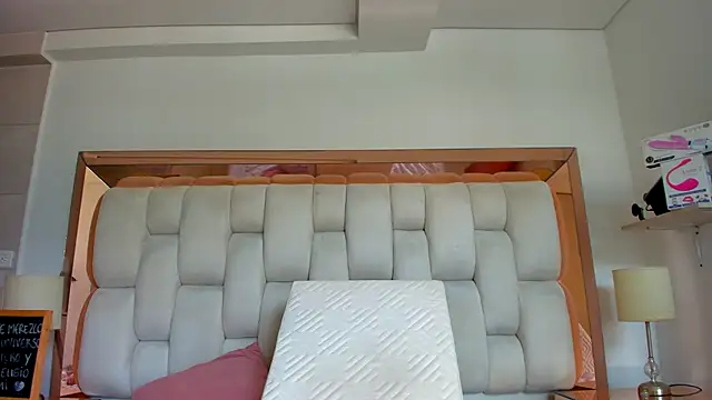 Snapshot of emilyparkerr01 chatting on 31, 10, 2025 emilyparkerr01 online show from 31, 10, 2025