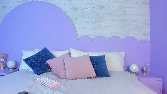 Giaa Ross online show from 1, 12, 2025