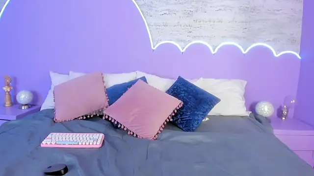 Giaa Ross online show from 3, 12, 2025