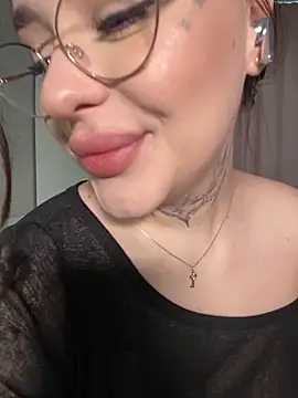 Snapshot of fuckdoll_18 chatting on 5, 3, 2025 fuckdoll 18 online show from 5, 3, 2025