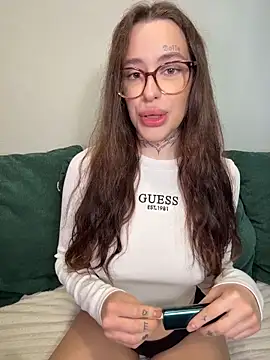 Snapshot of fuckdoll_18 chatting on 3, 6, 2026 fuckdoll 18 online show from 3, 6, 2026