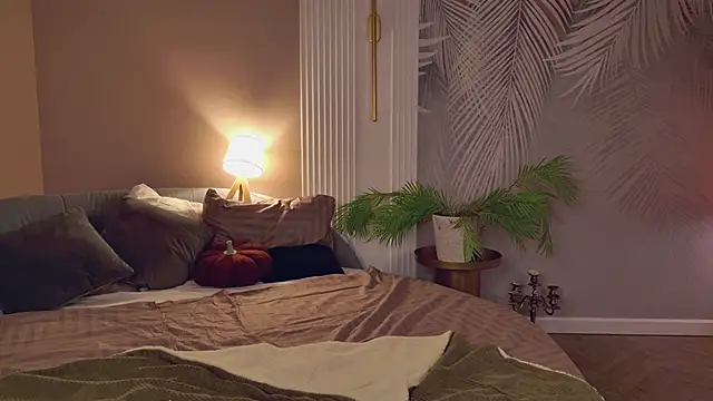 Miley Smile online show from 26, 11, 2025