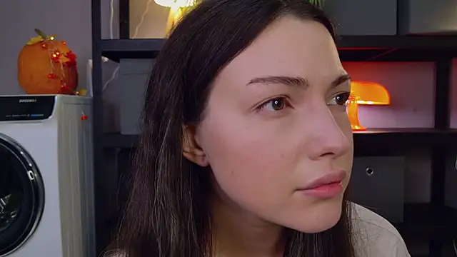 Miley Smile online show from 6, 11, 2025