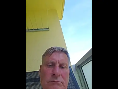 Snapshot of johnnym1 chatting on 29, 5, 2026 johnnym1 online show from 29, 5, 2026