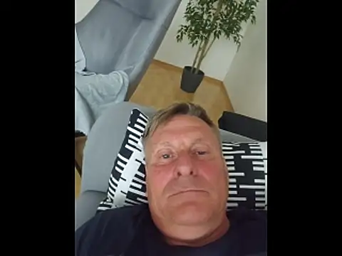 Snapshot of johnnym1 chatting on 5, 6, 2026 johnnym1 online show from 5, 6, 2026
