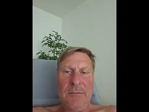 Snapshot of johnnym1 chatting on 13, 5, 2026 johnnym1 online show from 13, 5, 2026
