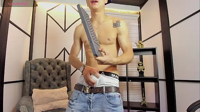 JuniorMorris  online show from 17, 9, 2025