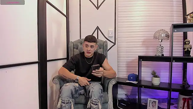 JuniorMorris  online show from 9, 10, 2025