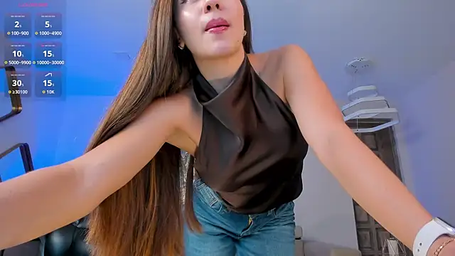 RoxanneHill  online show from 19, 4, 2026