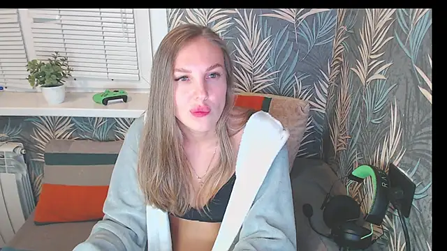 Snapshot of Kelly_Hardy chatting on 13, 2, 2025 Kelly Hardy online show from 13, 2, 2025