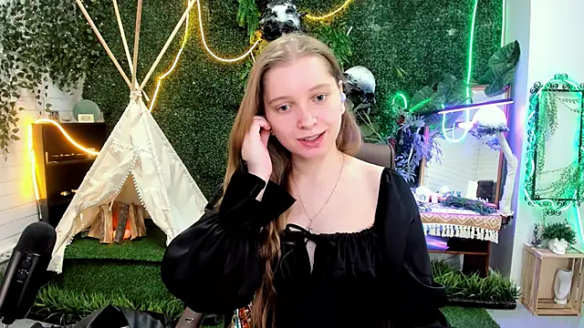 MayaSinabon online show from 5, 10, 2025