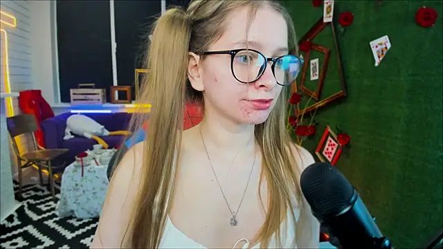 MayaSinabon online show from 23, 2, 2025