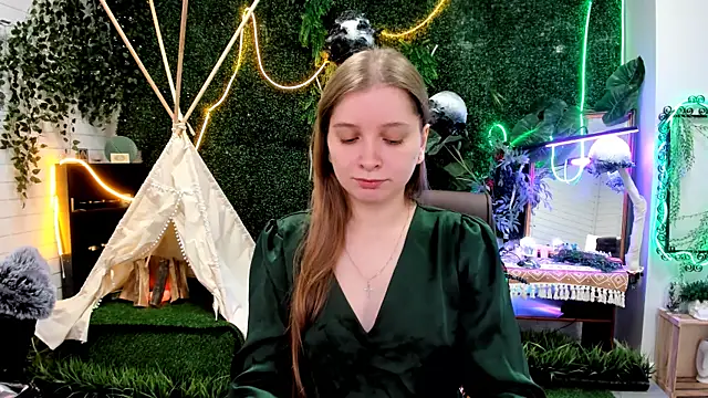 MayaSinabon online show from 4, 10, 2025