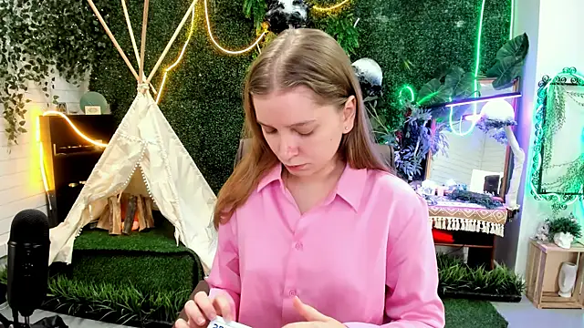 MayaSinabon online show from 7, 10, 2025