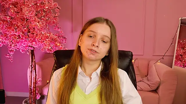 MayaSinabon online show from 8, 3, 2025