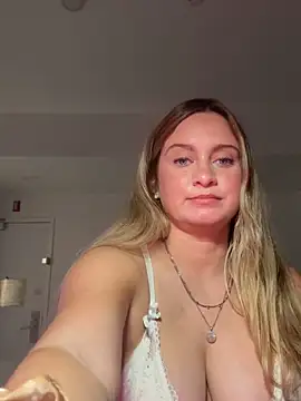 Sophie Raegan online show from 5, 3, 2026