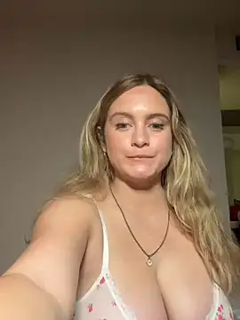 Sophie Raegan online show from 22, 4, 2026