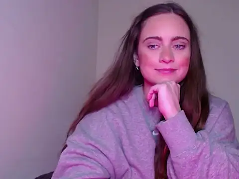 Snapshot of Sophie_Raegan chatting on 4, 1, 2025 Sophie Raegan online show from 4, 1, 2025