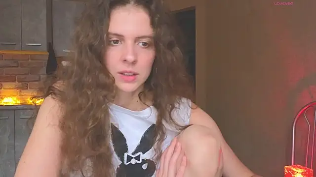 Snapshot of Sereta_Finn chatting on 29, 10, 2025 Sereta Finn online show from 29, 10, 2025