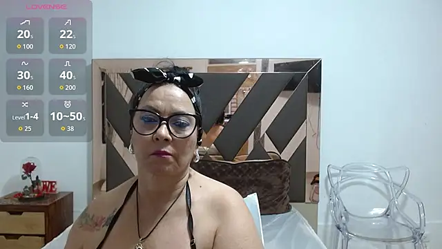 Snapshot of lindaesmeralda chatting on 27, 5, 2026 lindaesmeralda online show from 27, 5, 2026