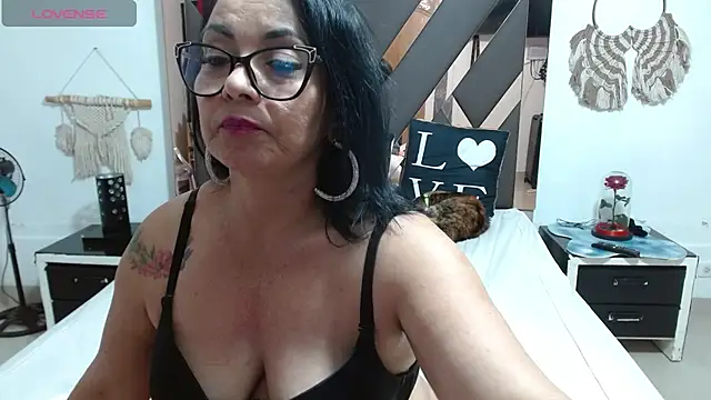 lindaesmeralda online show from 9, 3, 2025