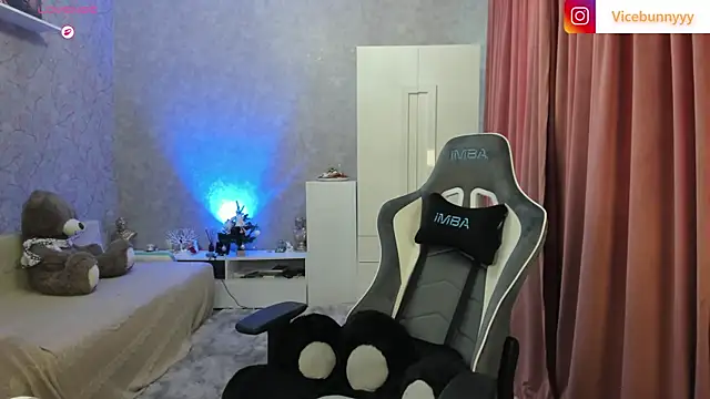 your bunnygirl online show from 8, 4, 2026