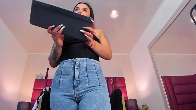 CharlotteScotte online show from 4, 3, 2026