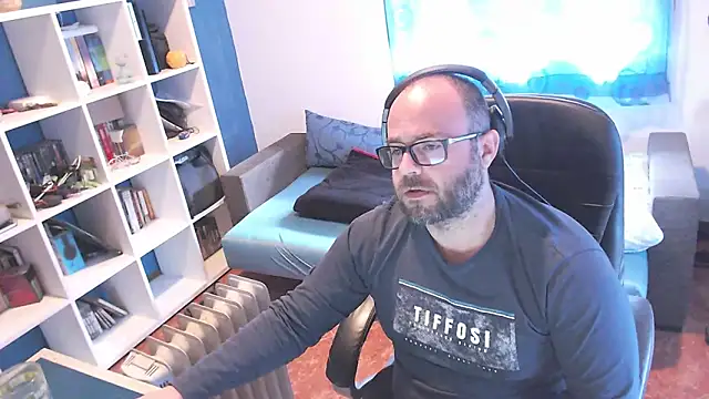ravingr4d4 online show from 18, 3, 2025