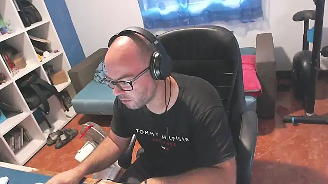 ravingr4d4 online show from 10, 9, 2025