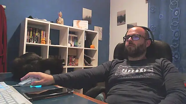 ravingr4d4 online show from 18, 3, 2025