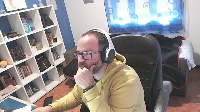 ravingr4d4 online show from 4, 12, 2025