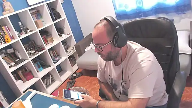 ravingr4d4 online show from 30, 9, 2025