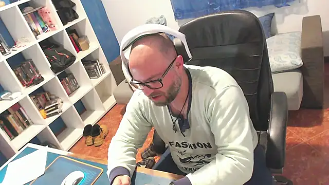 ravingr4d4 online show from 11, 3, 2026