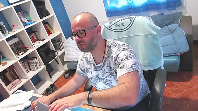 ravingr4d4 online show from 15, 4, 2026