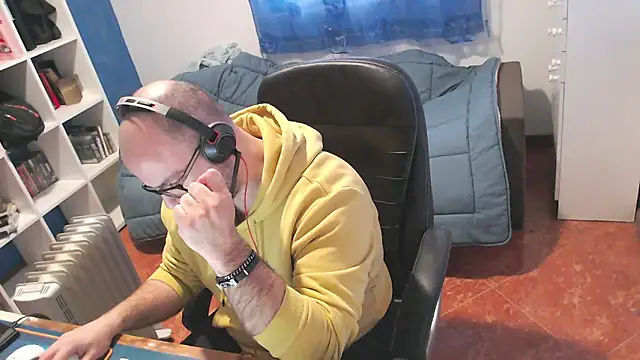 ravingr4d4 online show from 10, 3, 2026