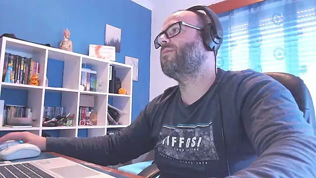 ravingr4d4 online show from 18, 3, 2025