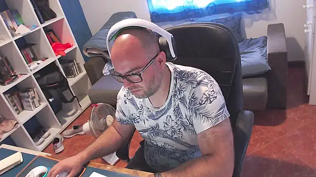 ravingr4d4 online show from 25, 5, 2026