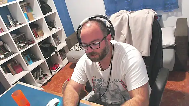 ravingr4d4 online show from 4, 10, 2025