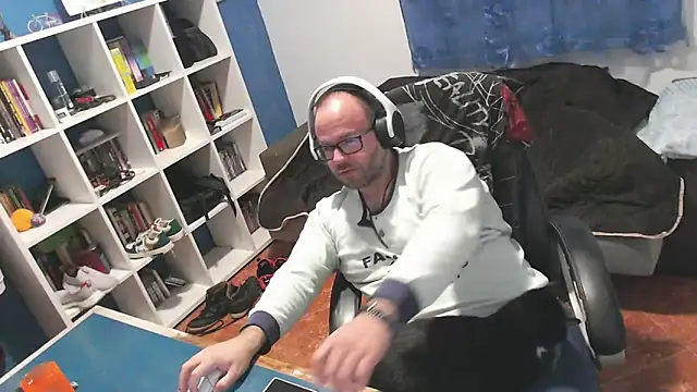 ravingr4d4 online show from 14, 11, 2025