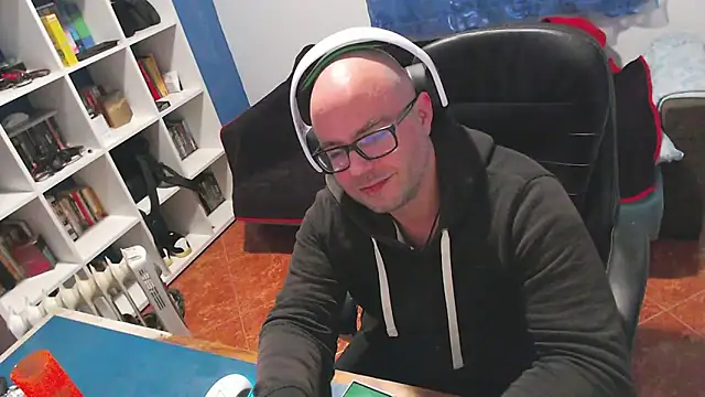 ravingr4d4 online show from 17, 12, 2025