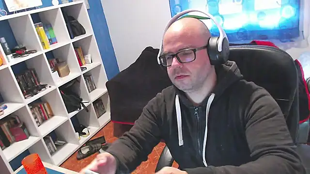 ravingr4d4 online show from 17, 12, 2025