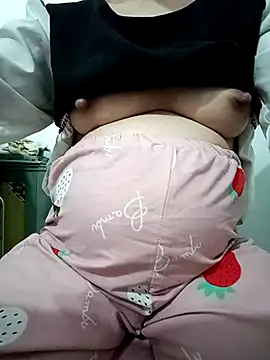 SweetGirl2k2 online show from 18, 3, 2026