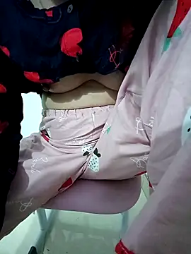 SweetGirl2k2 online show from 24, 11, 2025