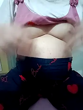 SweetGirl2k2 online show from 2, 4, 2026