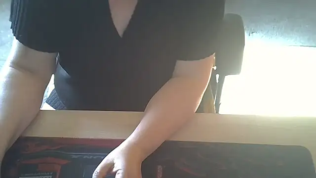 Snapshot of Silvia2277 chatting on 20, 10, 2025 Silvia2277 online show from 20, 10, 2025