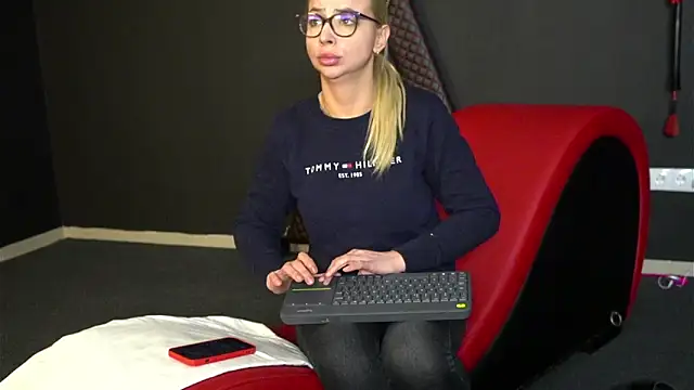 CelineConner online show from 13, 2, 2025