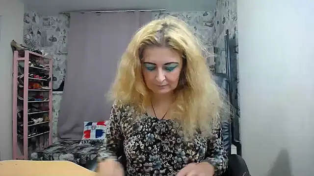 Helen1974 online show from 7, 10, 2025