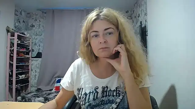 Helen1974 online show from 3, 10, 2025