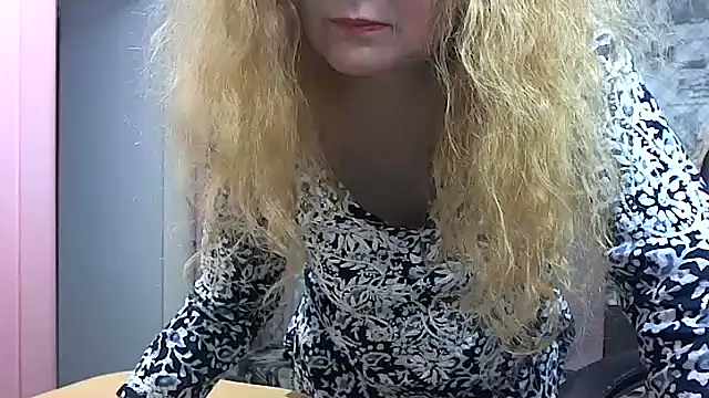 Snapshot of Helen1974 chatting on 19, 12, 2025 Helen1974 online show from 19, 12, 2025